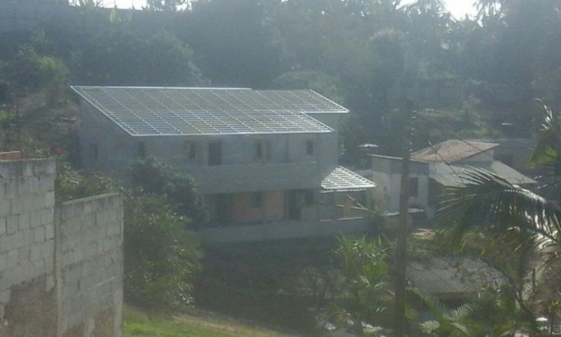 Casas com telhado de estrutura metálica