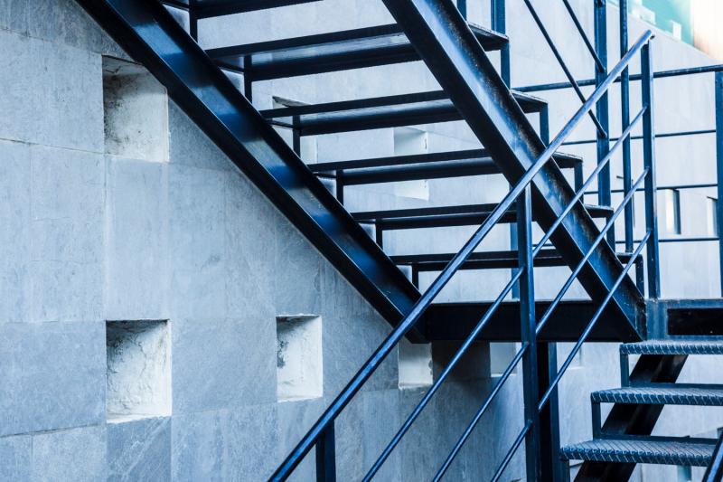 Escada Metálica Residencial: Como Garantir Estilo e Segurança em Sua Casa
