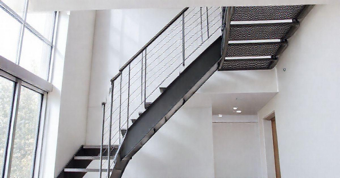 Escada Metálica Residencial: Preço e Vantagens