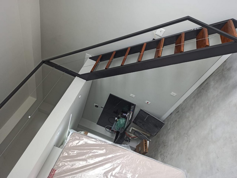 Mezanino para Flat com Escada em Mandeira Cumaru