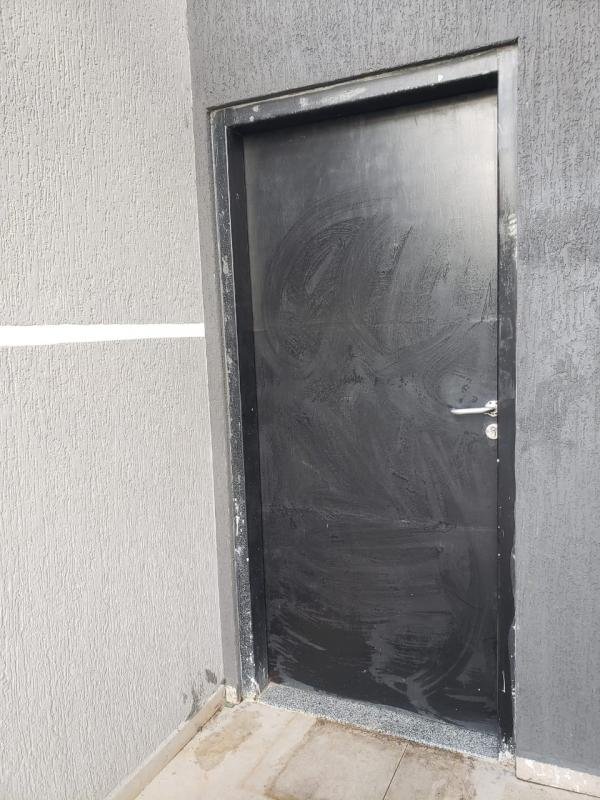 Porta blindada duas folhas