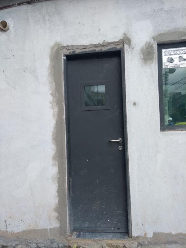 Porta blindada para guarita