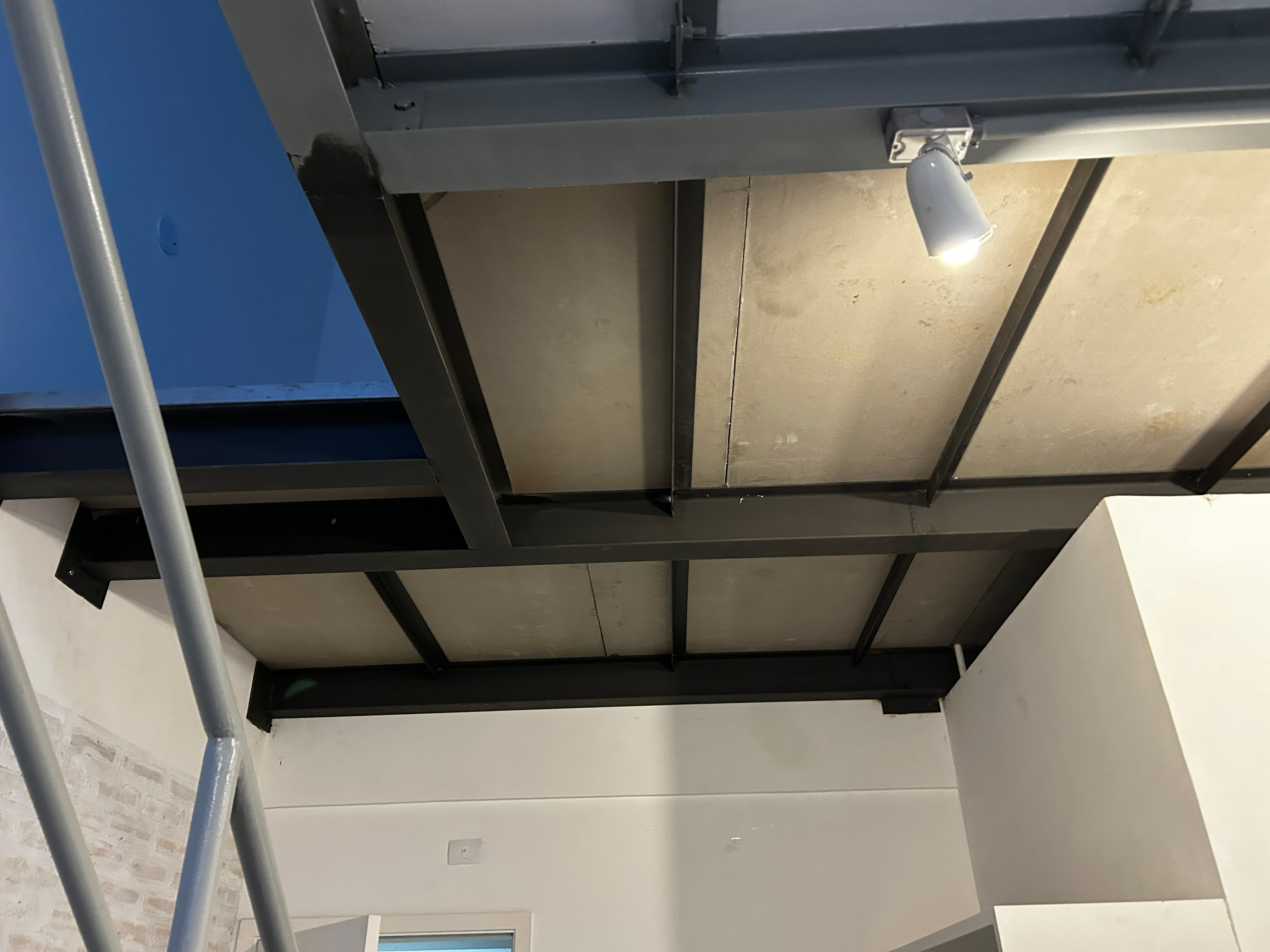 Mezanino Metálico com Piso Laminado
